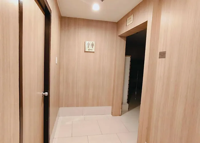 Cinema 1624 Aparthotel Manila